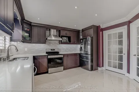 9 Weston Downs Ave, Toronto, ON M9N 3Z5