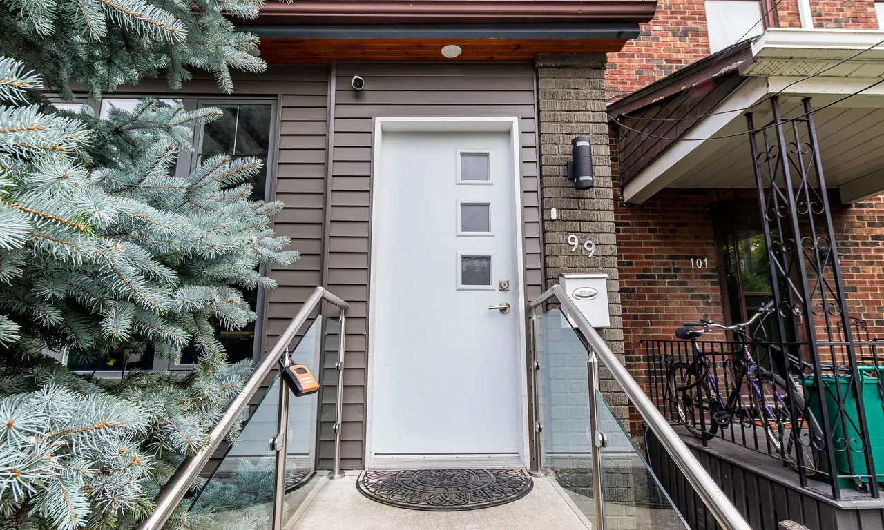 99 Howick Ave, Toronto, ON M6N 1N2