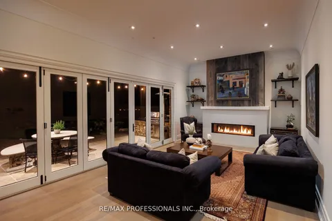 7 Bewdley Pl, Toronto, ON M9A 4J1