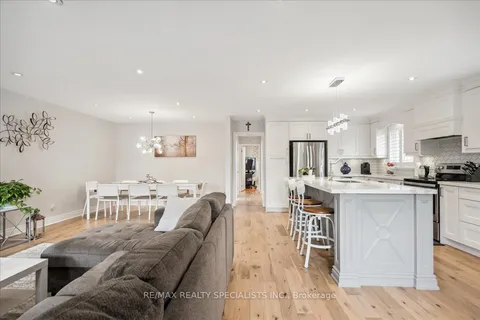 4271 Curia Cres, Mississauga, ON L4Z 2X9