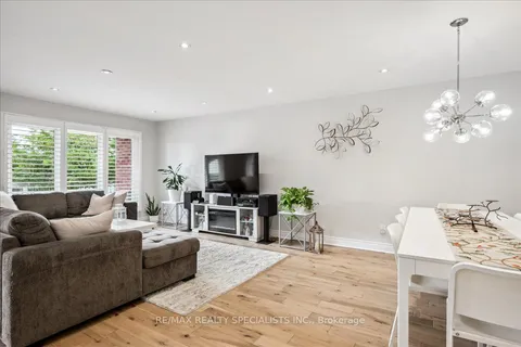 4271 Curia Cres, Mississauga, ON L4Z 2X9