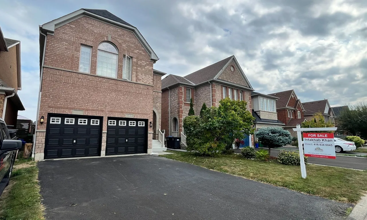 5033 Dubonet Dr, Mississauga, ON L5M 7X1