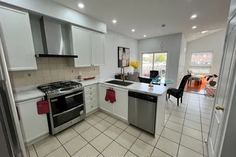 5033 Dubonet Dr, Mississauga, ON L5M 7X1