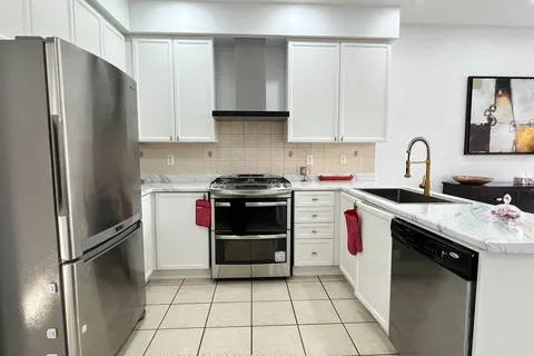 5033 Dubonet Dr, Mississauga, ON L5M 7X1
