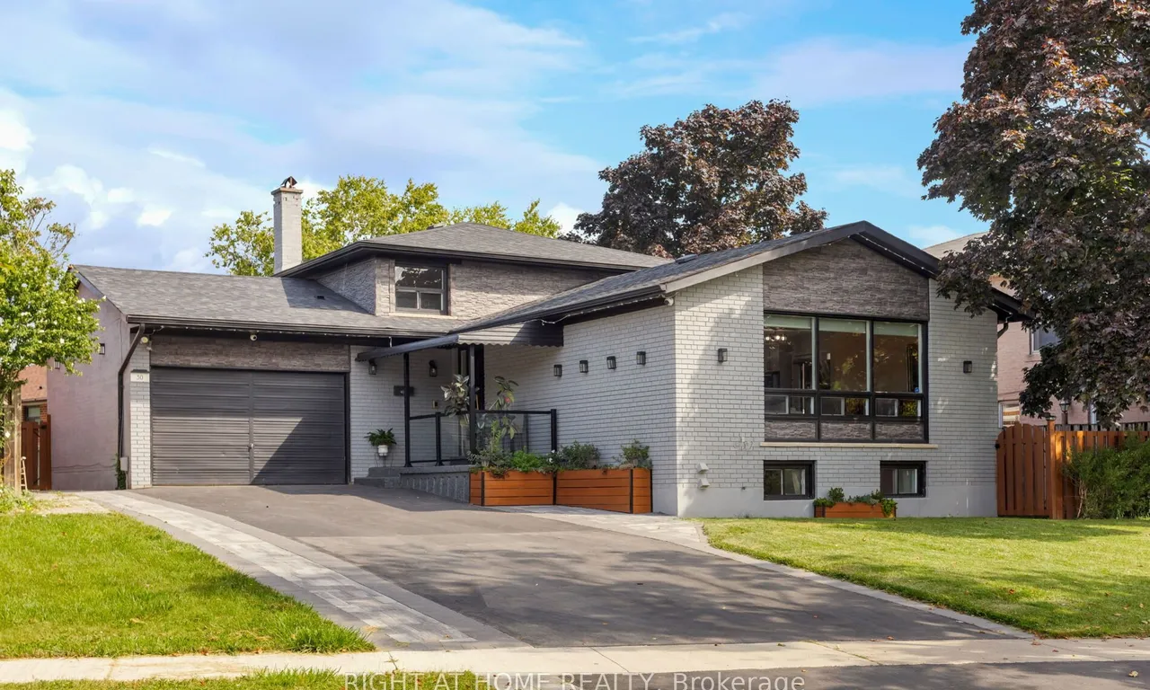 30 Collingdale Rd, Toronto, ON M9V 3R1
