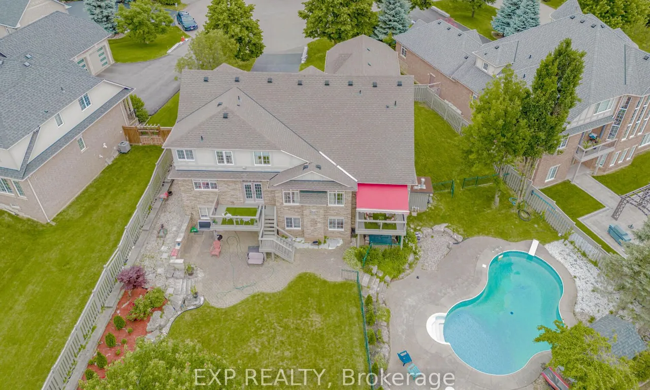 4 Champion Crt, Brampton, ON L6Y 5G9