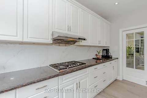 4 Champion Crt, Brampton, ON L6Y 5G9