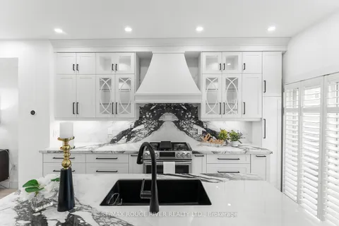 95 Piggott Mews, Toronto, ON M9N 0A7