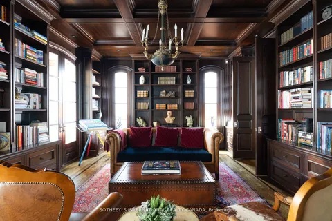 29 Edgehill Rd, Toronto, ON M9A 4N1