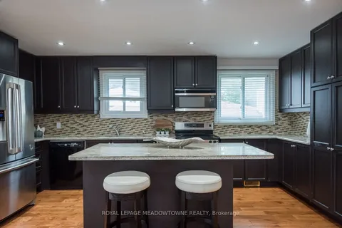 577 Hayward Cres, Milton, ON L9T 4T8