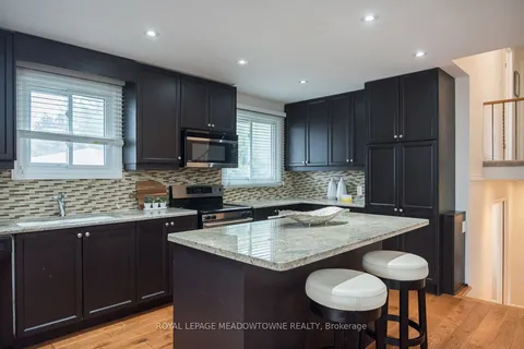 577 Hayward Cres, Milton, ON L9T 4T8