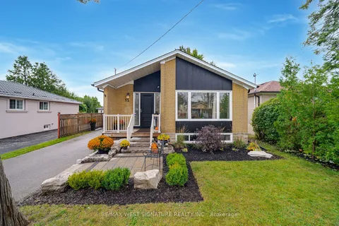 15 Lamella Rd, Toronto, ON M9V 1Y7