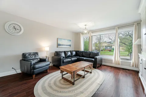15 Lamella Rd, Toronto, ON M9V 1Y7