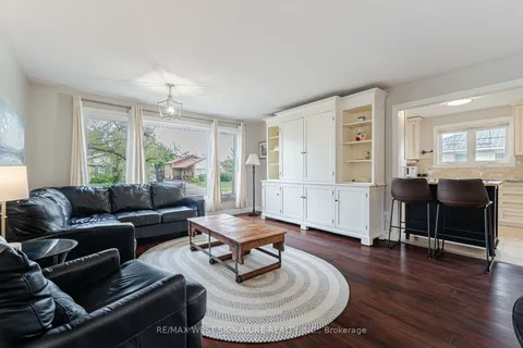 15 Lamella Rd, Toronto, ON M9V 1Y7