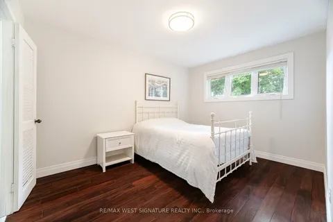 15 Lamella Rd, Toronto, ON M9V 1Y7