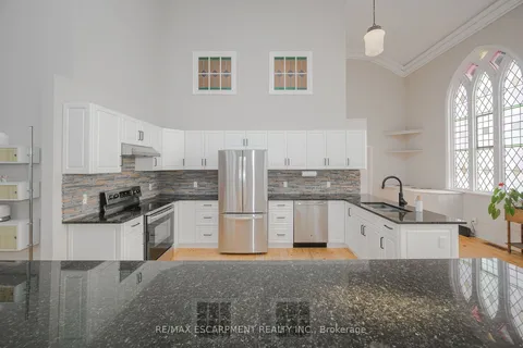 3318 Dundas St, Burlington, ON L7P 0S8