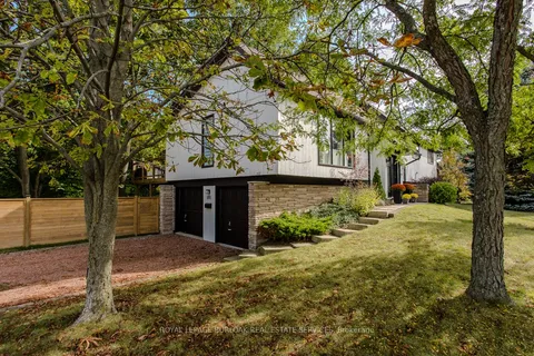 1891 Heather Hills Dr, Burlington, ON L7P 2Z1