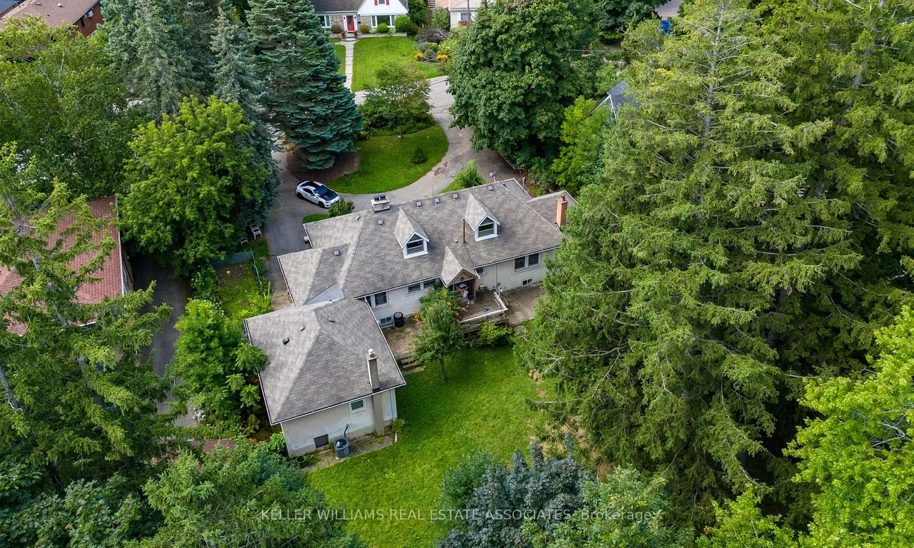 11 Ben Machree Dr, Mississauga, ON L5H 2S2