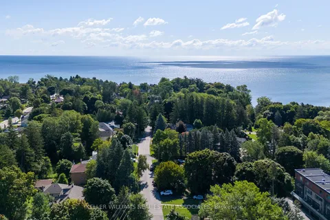 11 Ben Machree Dr, Mississauga, ON L5H 2S2