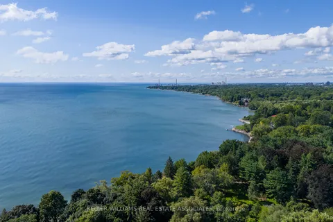 11 Ben Machree Dr, Mississauga, ON L5H 2S2