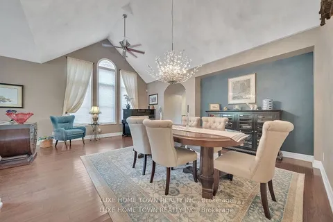 15 Scott Blvd, Milton, ON L9T 0R9