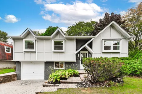 291 Antigua Rd, Mississauga, ON L5B 1C5