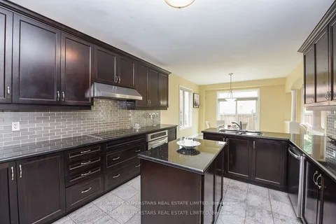 37 Hawkridge Tr, Brampton, ON L6P 2T4