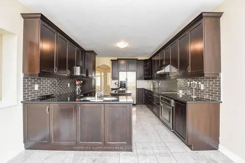 37 Hawkridge Tr, Brampton, ON L6P 2T4