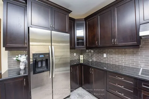 37 Hawkridge Tr, Brampton, ON L6P 2T4