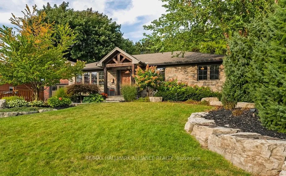 555 Maplehill Dr, Burlington, ON L7N 2W2
