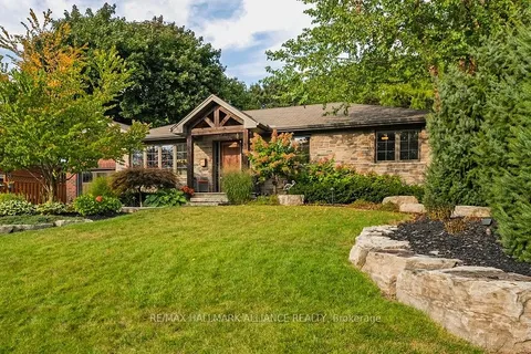 555 Maplehill Dr, Burlington, ON L7N 2W2