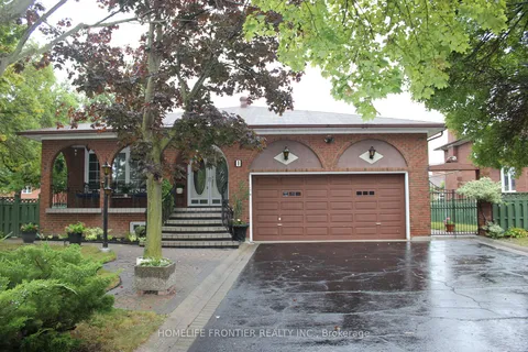 1 Tothill Rd, Toronto, ON M9L 1H8