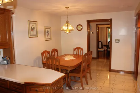 1 Tothill Rd, Toronto, ON M9L 1H8