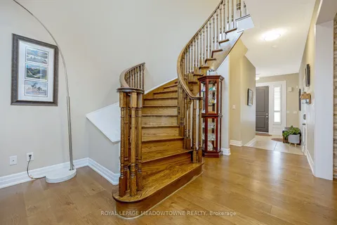 31 Scott Blvd, Milton, ON L9T 0R9