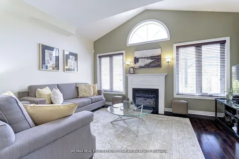 595 Warhol Way, Mississauga, ON L5W 1M2