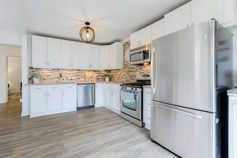 698 Middleton Cres, Milton, ON L9T 4C3