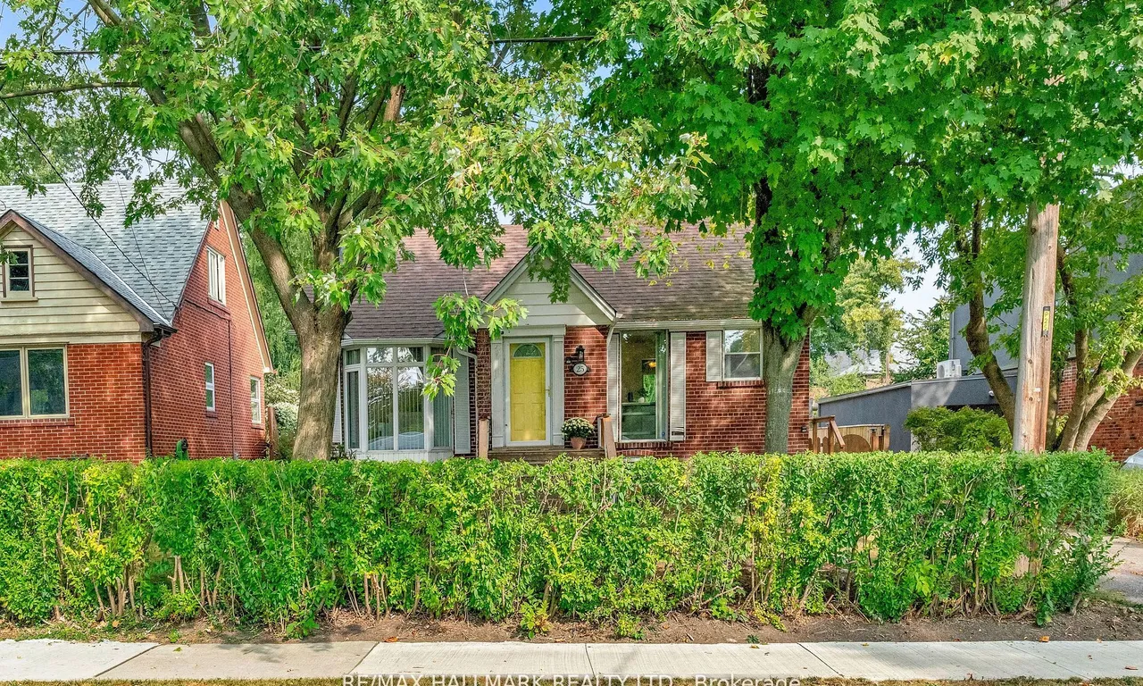 25 Arcadian Circ, Toronto, ON M8W 2Z2