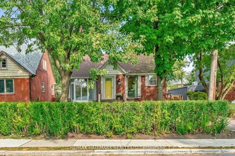 25 Arcadian Circ, Toronto, ON M8W 2Z2
