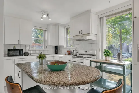 25 Arcadian Circ, Toronto, ON M8W 2Z2