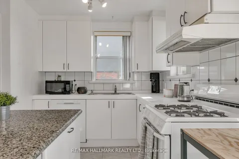 25 Arcadian Circ, Toronto, ON M8W 2Z2