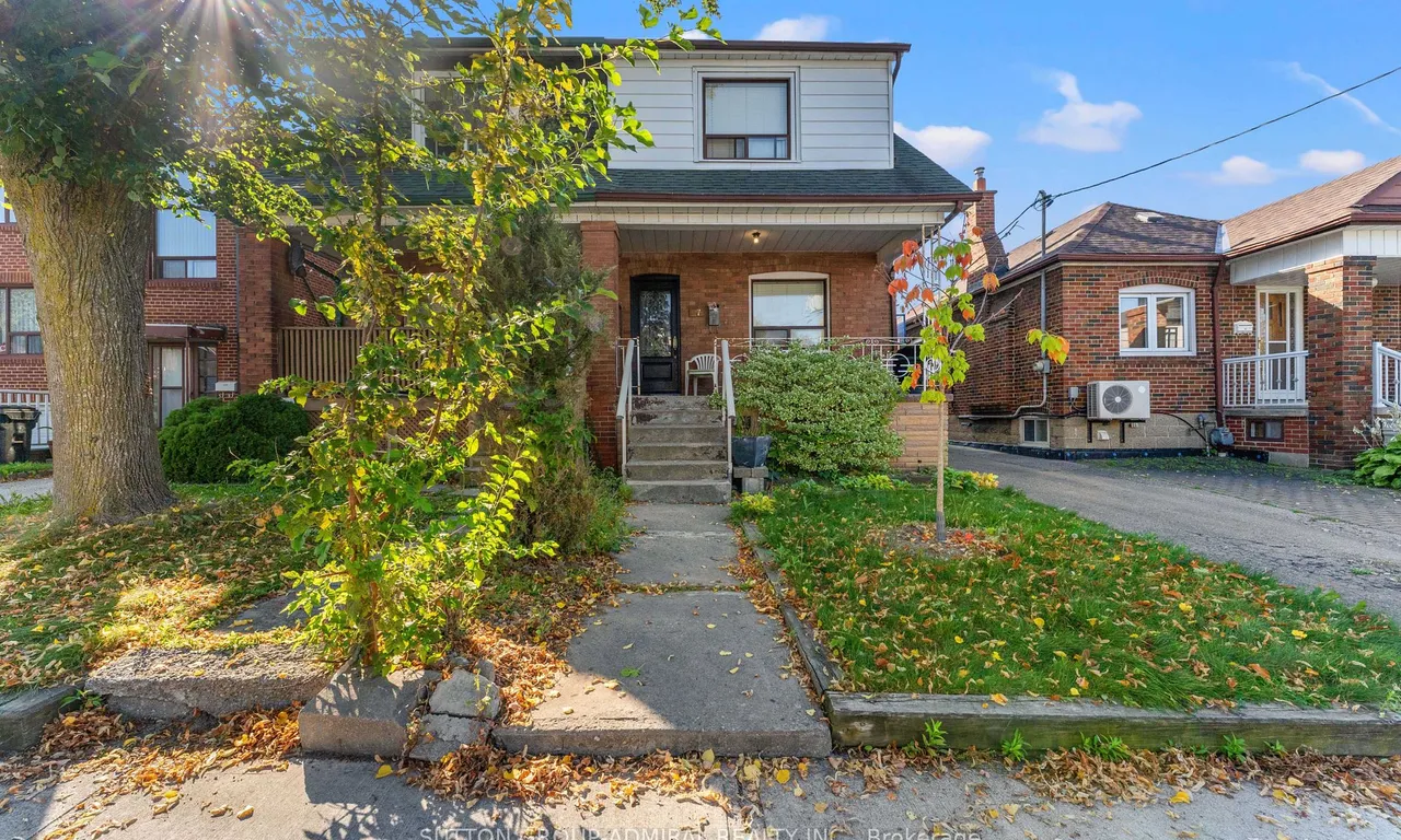 17 Belgravia Ave, Toronto, ON M6E 2M4