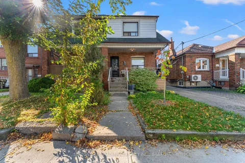 17 Belgravia Ave, Toronto, ON M6E 2M4