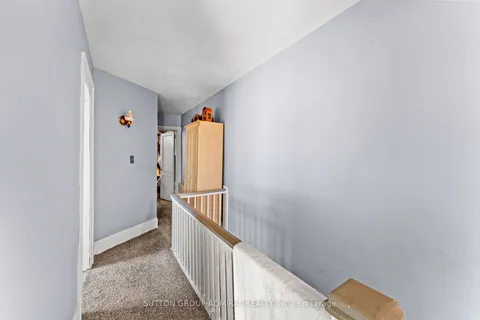 17 Belgravia Ave, Toronto, ON M6E 2M4