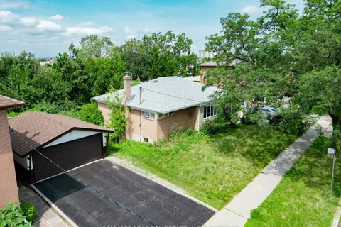 34 Highview Ave, Toronto, ON M3M 1C4