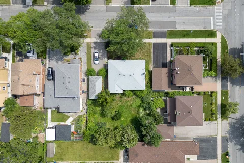 34 Highview Ave, Toronto, ON M3M 1C4