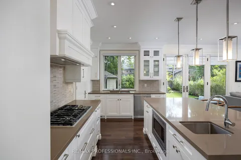 25 Herne Hill, Toronto, ON M9A 2W9