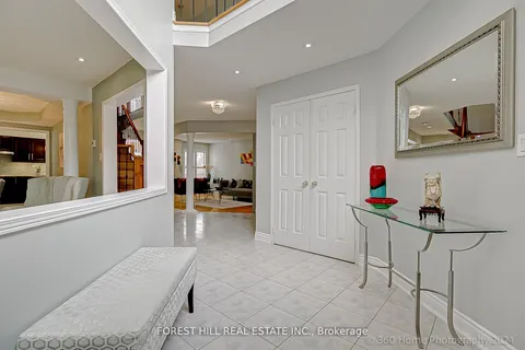 7350 Black Walnut Tr, Mississauga, ON L5N 7M1