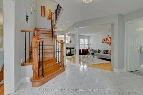 7350 Black Walnut Tr, Mississauga, ON L5N 7M1