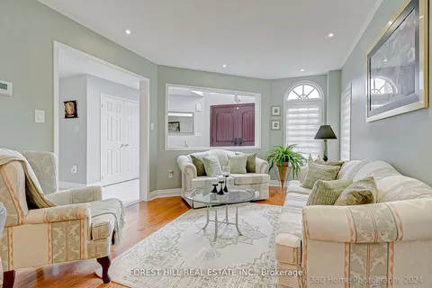 7350 Black Walnut Tr, Mississauga, ON L5N 7M1