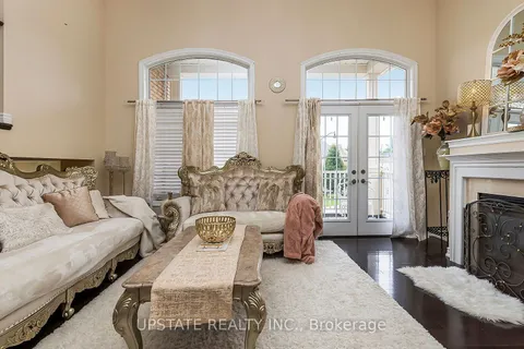 112 George Robinson Dr, Brampton, ON L6Y 0Z8